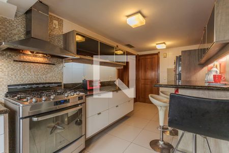Apartamento à venda com 211m², 4 quartos e 2 vagas Apartamento à venda com 211m², 4 quartos e 2 vagasCozinha e Área de Serviço
