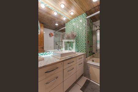 Apartamento à venda com 211m², 4 quartos e 2 vagas Apartamento à venda com 211m², 4 quartos e 2 vagasBanheiro