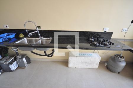 Casa à venda com 200m², 2 quartos e 2 vagasLounge