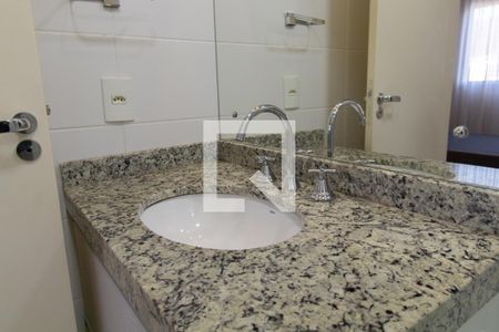 Apartamento à venda com 52m², 2 quartos e 1 vaga Apartamento à venda com 52m², 2 quartos e 1 vagaBanheiro