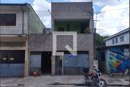Casa à venda com 200m², 5 quartos e 2 vagas Casa à venda com 200m², 5 quartos e 2 vagasFachada