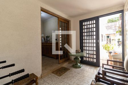 Casa à venda com 400m², 3 quartos e 5 vagas Casa à venda com 400m², 3 quartos e 5 vagasEntrada