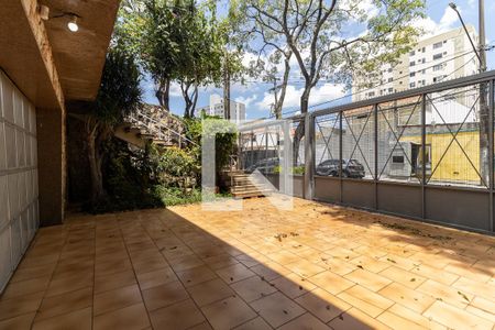 Casa à venda com 400m², 3 quartos e 5 vagas Casa à venda com 400m², 3 quartos e 5 vagasGaragem