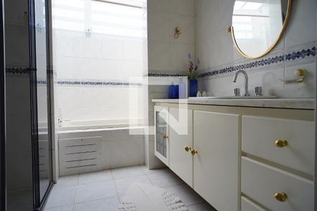 Casa à venda com 220m², 3 quartos e 4 vagasBanheiro