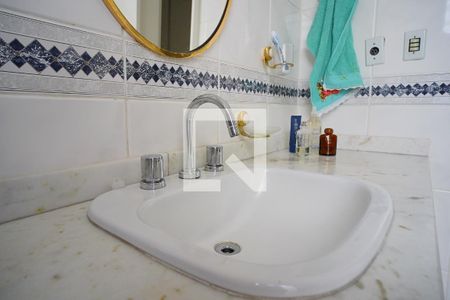 Casa à venda com 220m², 3 quartos e 4 vagasBanheiro