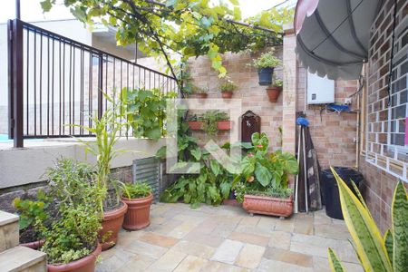 Casa à venda com 220m², 3 quartos e 4 vagasPátio