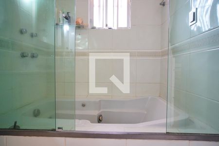 Casa à venda com 220m², 3 quartos e 4 vagasBanheiro da Suíte