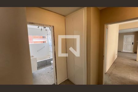 Apartamento para alugar com 150m², 3 quartos e 1 vaga Apartamento para alugar com 150m², 3 quartos e 1 vagaRoupeiro