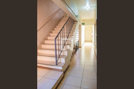 Apartamento para alugar com 40m², 1 quarto e sem vaga Apartamento para alugar com 40m², 1 quarto e sem vagaEscadas