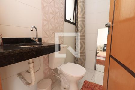 Casa de condomínio à venda com 160m², 2 quartos e 3 vagasBanheiro de serviço