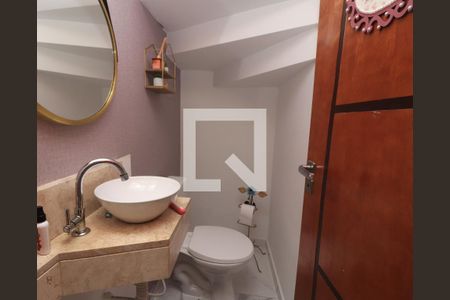 Casa de condomínio à venda com 160m², 2 quartos e 3 vagasLavabo