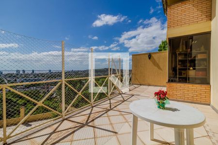 Varanda de casa à venda com 4 quartos, 400m² em Nonoai, Porto Alegre