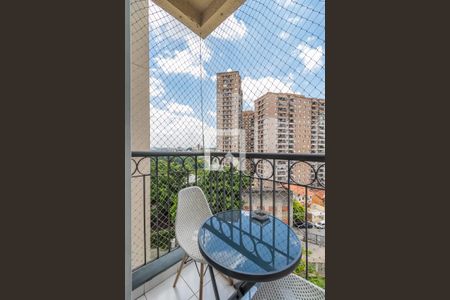 Sala de apartamento para alugar com 2 quartos, 55m² em Jardim Tupanci, Barueri
