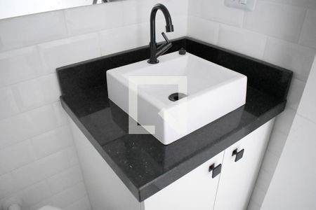Banheiro de apartamento para alugar com 1 quarto, 30m² em Portão, Curitiba