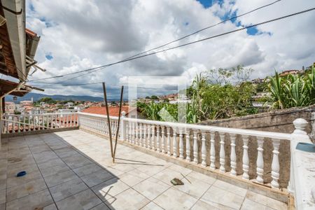 Casa à venda com 406m², 3 quartos e 3 vagas Casa à venda com 406m², 3 quartos e 3 vagasVaranda