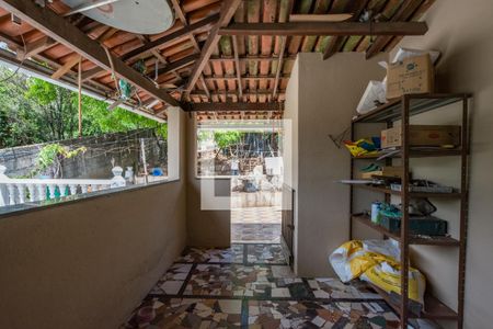 Casa à venda com 406m², 3 quartos e 3 vagas Casa à venda com 406m², 3 quartos e 3 vagasVaranda