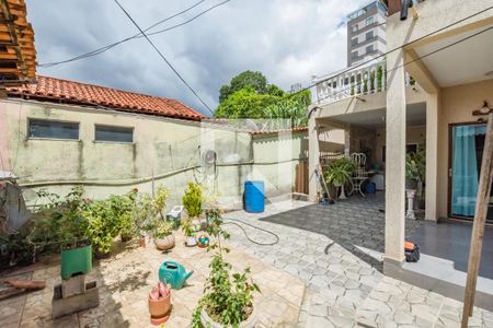 Casa à venda com 406m², 3 quartos e 3 vagas Casa à venda com 406m², 3 quartos e 3 vagasQuintal