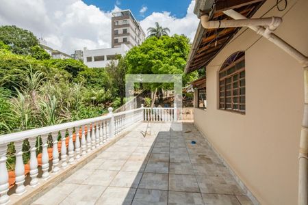 Casa à venda com 406m², 3 quartos e 3 vagas Casa à venda com 406m², 3 quartos e 3 vagasVaranda