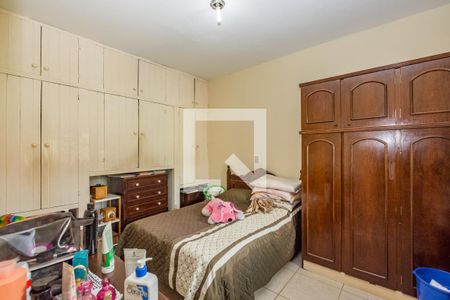 Casa à venda com 406m², 3 quartos e 3 vagas Casa à venda com 406m², 3 quartos e 3 vagasQuarto 2