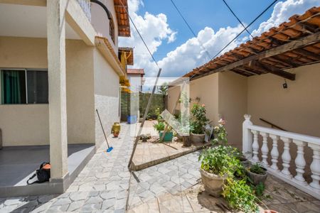 Casa à venda com 406m², 3 quartos e 3 vagas Casa à venda com 406m², 3 quartos e 3 vagasQuintal