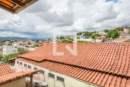 Casa à venda com 406m², 3 quartos e 3 vagas Casa à venda com 406m², 3 quartos e 3 vagasVaranda