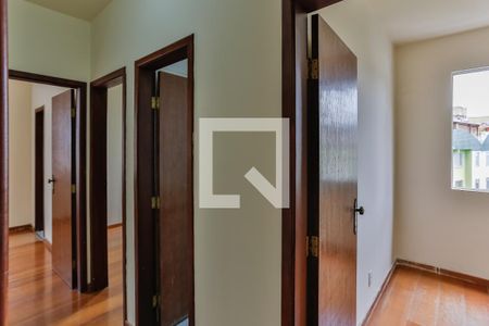 Corredor de apartamento para alugar com 3 quartos, 80m² em Santo Antônio, Belo Horizonte