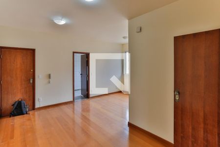 Sala de apartamento para alugar com 3 quartos, 80m² em Santo Antônio, Belo Horizonte
