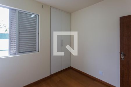 Quarto 2 de apartamento para alugar com 3 quartos, 80m² em Santo Antônio, Belo Horizonte