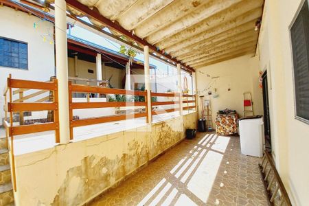 Casa à venda com 300m², 3 quartos e 3 vagas Casa à venda com 300m², 3 quartos e 3 vagasÁrea comum