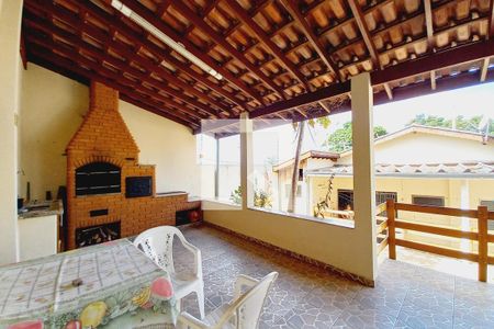 Casa à venda com 300m², 3 quartos e 3 vagas Casa à venda com 300m², 3 quartos e 3 vagasÁrea comum - Churrasqueira