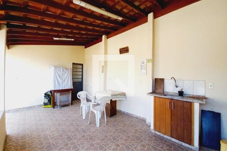 Casa à venda com 300m², 3 quartos e 3 vagas Casa à venda com 300m², 3 quartos e 3 vagasÁrea comum - Churrasqueira