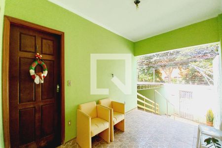 Casa à venda com 300m², 3 quartos e 3 vagas Casa à venda com 300m², 3 quartos e 3 vagasÁrea comum