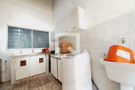 Casa à venda com 300m², 3 quartos e 3 vagas Casa à venda com 300m², 3 quartos e 3 vagasÁrea de Serviço