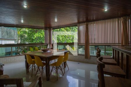 Apartamento à venda com 144m², 4 quartos e 3 vagas Apartamento à venda com 144m², 4 quartos e 3 vagasVaranda