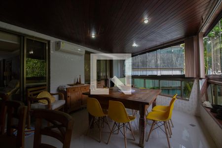 Apartamento à venda com 144m², 4 quartos e 3 vagas Apartamento à venda com 144m², 4 quartos e 3 vagasVaranda