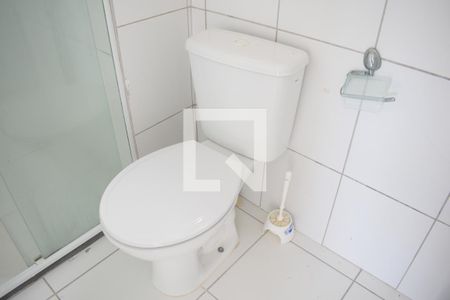 Banheiro da Suíte  de apartamento para alugar com 2 quartos, 51m² em Pinheirinho, Curitiba