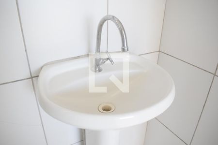 Banheiro da Suíte  de apartamento para alugar com 2 quartos, 51m² em Pinheirinho, Curitiba