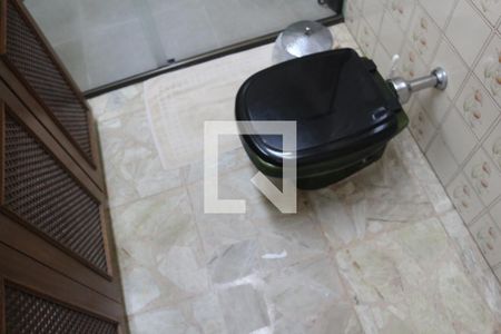 Casa à venda com 400m², 4 quartos e 4 vagasBanheiro da Suíte 2