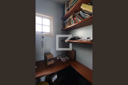 Casa de condomínio à venda com 175m², 4 quartos e 1 vagaSuíte 2