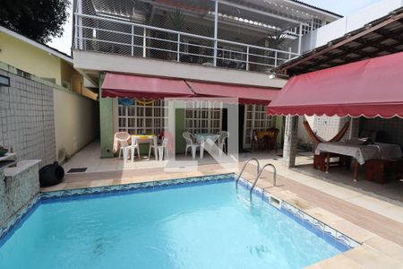 Casa de condomínio à venda com 175m², 4 quartos e 1 vagaPiscina