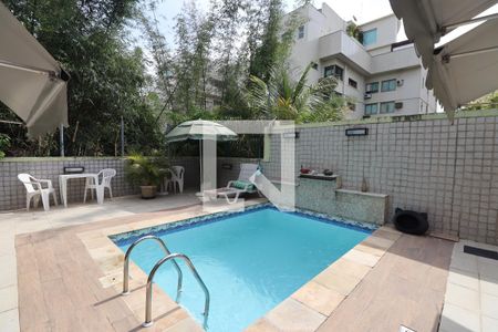 Casa de condomínio à venda com 175m², 4 quartos e 1 vagaPiscina