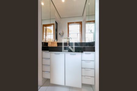 Apartamento à venda com 200m², 3 quartos e 4 vagas Apartamento à venda com 200m², 3 quartos e 4 vagasBanheiro Quarto 2