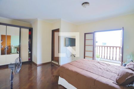 Casa à venda com 300m², 6 quartos e 2 vagas Casa à venda com 300m², 6 quartos e 2 vagasQuarto 2