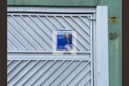 Casa à venda com 300m², 6 quartos e 2 vagas Casa à venda com 300m², 6 quartos e 2 vagasFachada