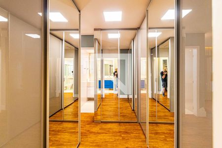 Apartamento à venda com 171m², 3 quartos e 3 vagas Apartamento à venda com 171m², 3 quartos e 3 vagasSuite 01 - Closet