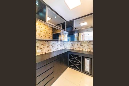 Apartamento à venda com 171m², 3 quartos e 3 vagas Apartamento à venda com 171m², 3 quartos e 3 vagasAdega