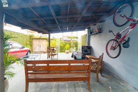 Casa à venda com 200m², 3 quartos e 3 vagas Casa à venda com 200m², 3 quartos e 3 vagasQuintal