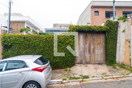 Casa à venda com 200m², 3 quartos e 3 vagas Casa à venda com 200m², 3 quartos e 3 vagasFachada