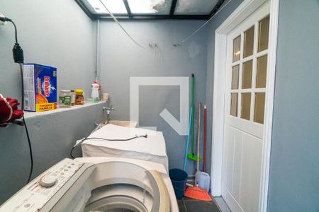 Casa à venda com 200m², 3 quartos e 3 vagas Casa à venda com 200m², 3 quartos e 3 vagasLavanderia