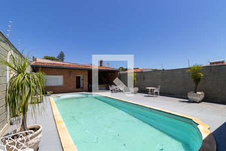 Casa à venda com 500m², 3 quartos e 6 vagas Casa à venda com 500m², 3 quartos e 6 vagasQuintal com piscinha e churrasqueira